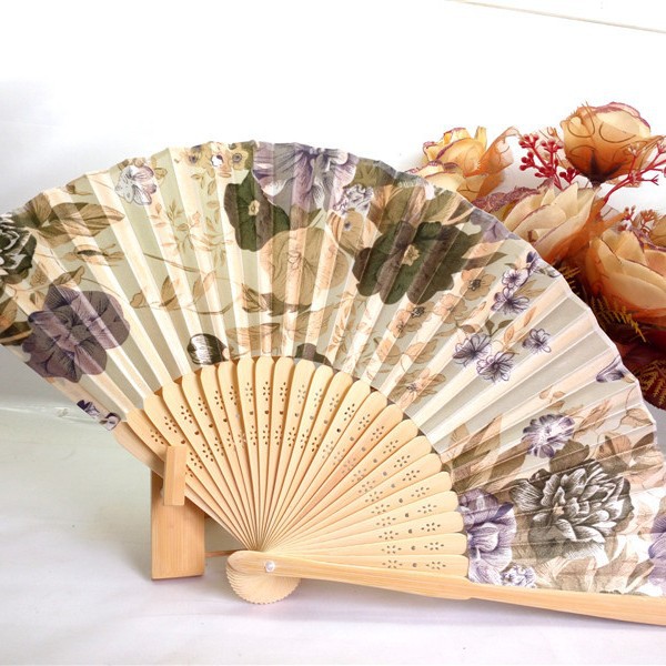 Hay en stock Changsha regalo ventilador 21cm estilo japonés bambú seda ventilador color primario hueso satén paño ventilador
