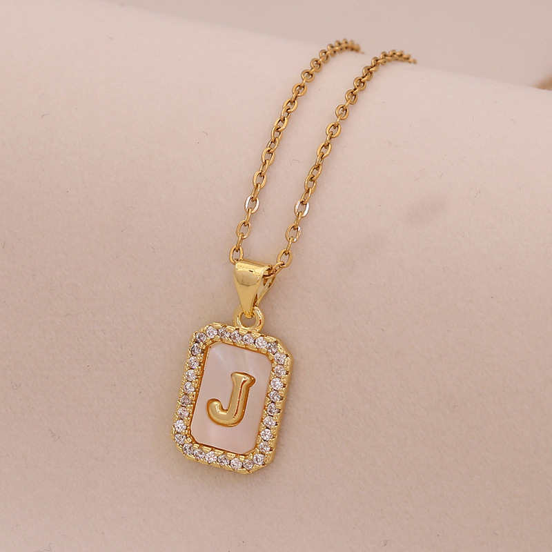 [Bing Meng] 26 シェルレターネックレス レディース ライト ラグジュアリー ハイエンド 18K ゴールド スクエア ペンダント ネックレス N1573|undefined