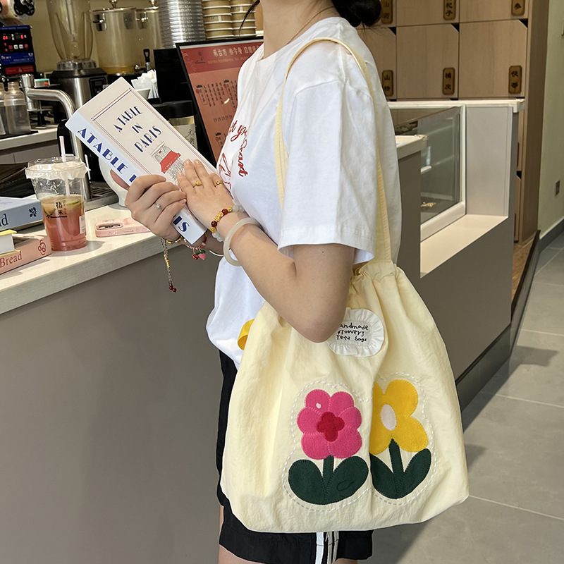 귀여운 수건 자수 드로스트링 숄더백 베이지 플라워
