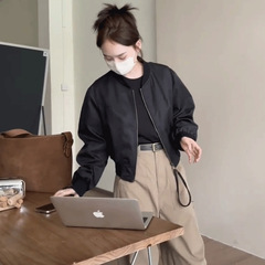 カジュアルなショートタイプの丸首野球服のコート女性韓国版はゆったりしていて、やせています。