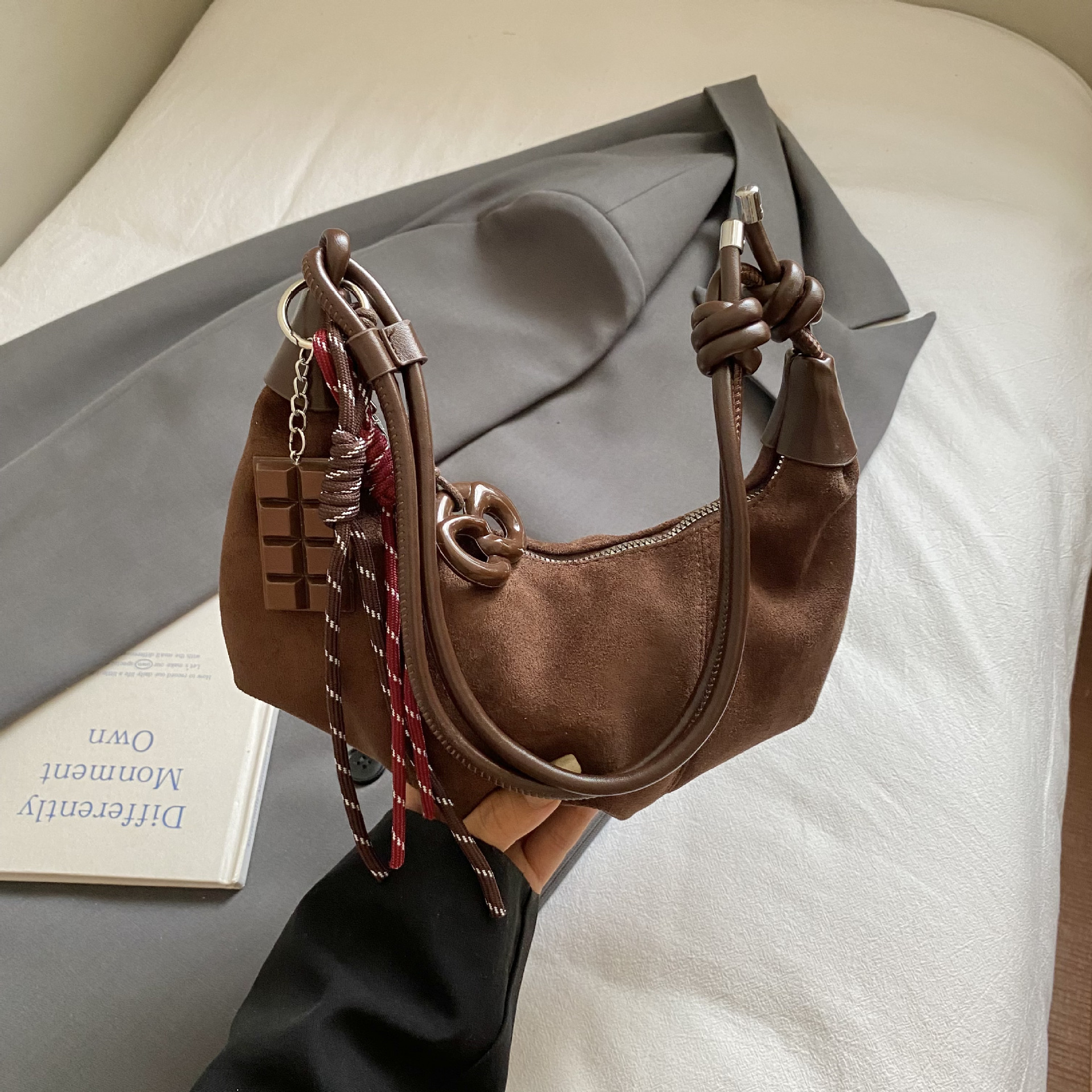 New Retro Large Capacity Shoulder Dumpling Bag Faux Suede Hobo Bag Simple Fashion Versatile Underarm Crossbody Bag - Thumbnail 7