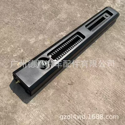 Outdoor Camping Universal Roof Water Tank for Bathing and Washing Vegetables 30L Large Capacity with Water Pump Outlet Adjustable Water Gun Installed