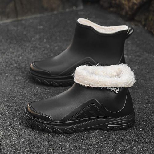 Fleece-lined thermal rain boots for men, short-cuff non-slip waterproof shoes, kitchen rubber shoes, car-washing and construction-site wear-resistant water boots with fleece lining.