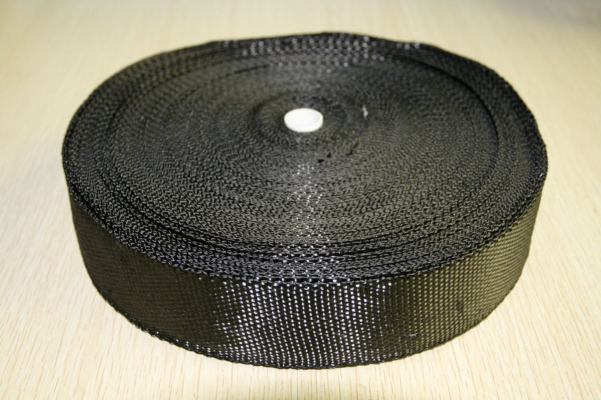 ̼��ά�Ѵ���� 1700��̼��ά��ǿ���ƴ��͸��·�����ȴ��͸�ʴ