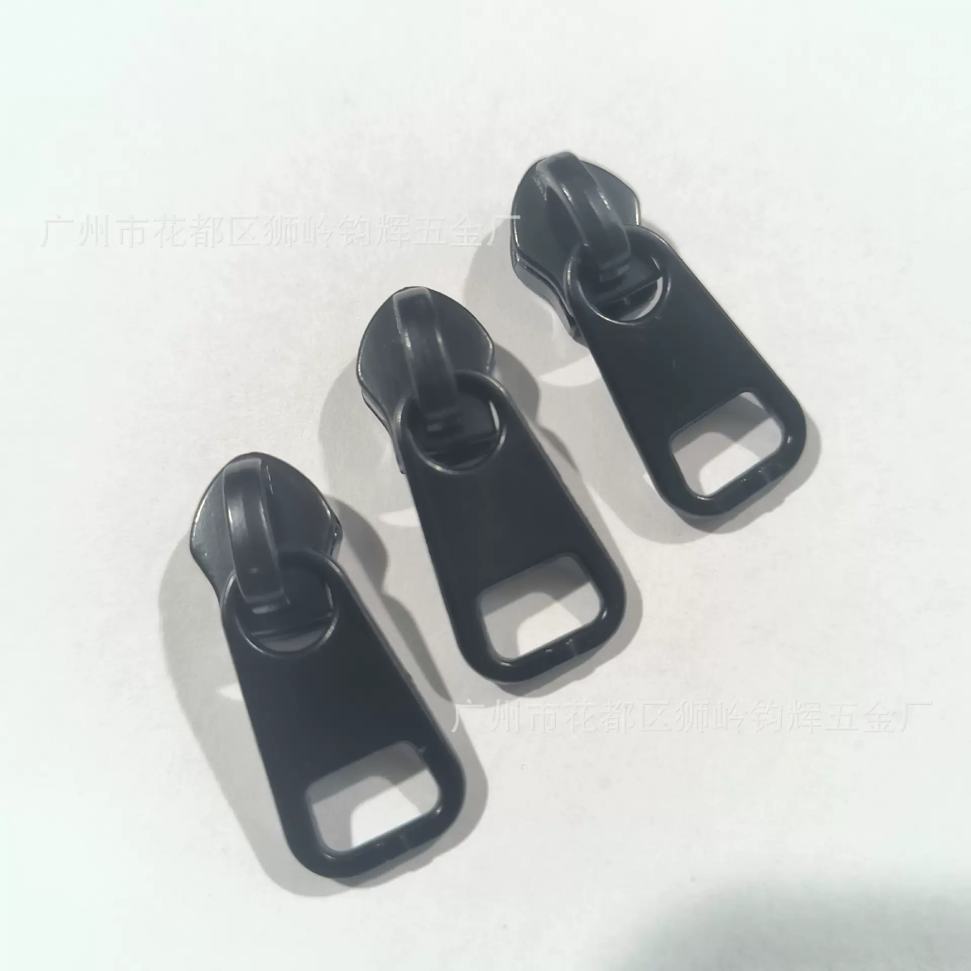 服饰箱包5#胶牙反拉光身平面短牌电泳黑色穿织带面料尼龙拉链头