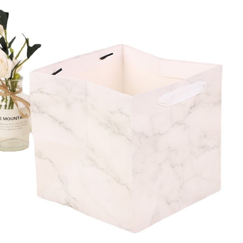 Nueva bolsa de embalaje de regalo cuadrado Bolso de papel Kraft en stock creativo de fondo ancho para hornear fábrica al por mayor bolsa de papel