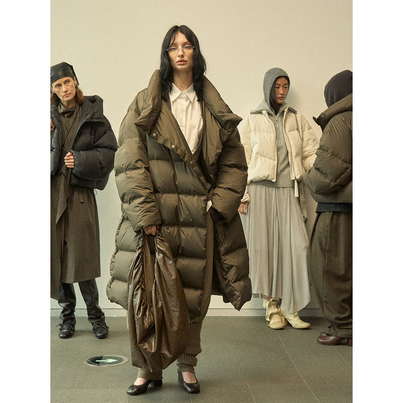 【Shiji】Ultra-Soft, Loose-Fitting, Layered Placket, Classic and Simple Long Warm Wrap-Style down Jacket M9384