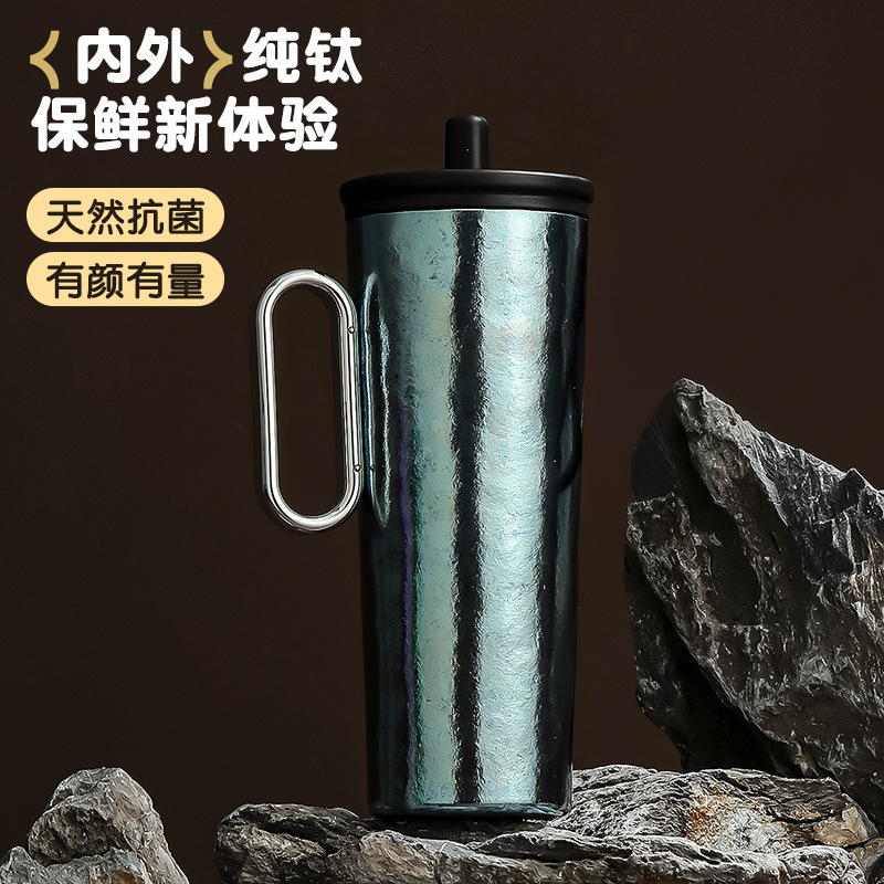 Nuevo termo colorido de titanio puro de gran capacidad para hombres y mujeres, copa de paja de alto valor con mango, taza de coche portátil para coche