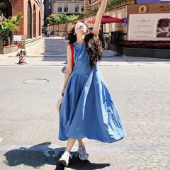 海边度假蓝色无袖背心连衣裙女2025夏季新款法式气质超好看长裙子
