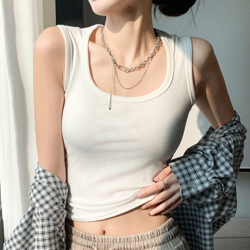 Versatile summer outerwear sleeveless camisole with wide shoulder straps for women, conceals side breasts and prevents exposure Versatile summer outerwear sleeveless camisole with wide shoulder straps for women, conceals side breasts and prevents exposure