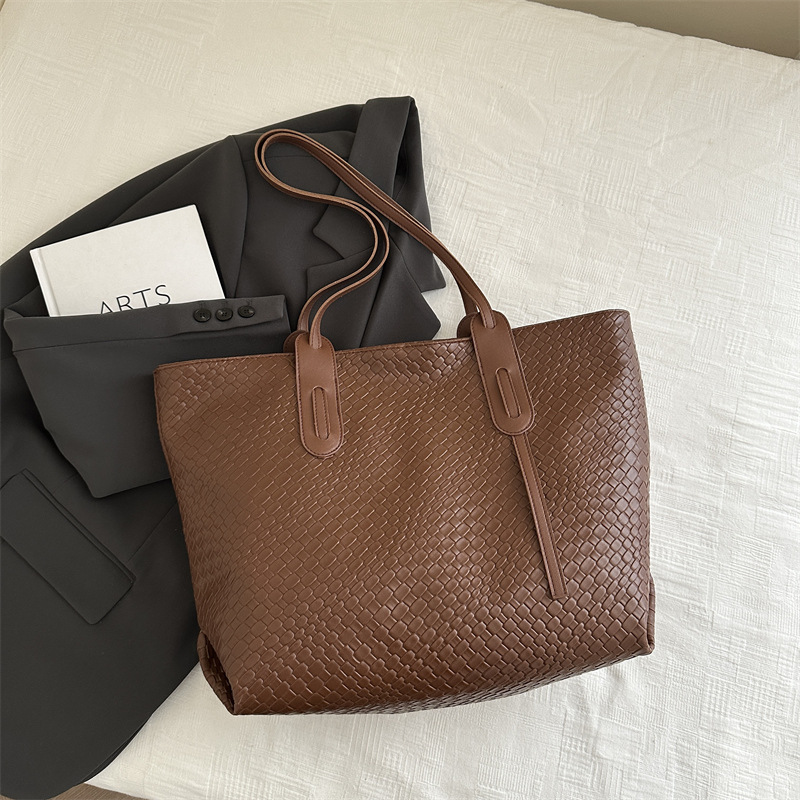 Retro tejido de gran capacidad ocio 2024 nuevo estilo coreano simple color sólido bolso de hombro debajo de la axila para mujeres