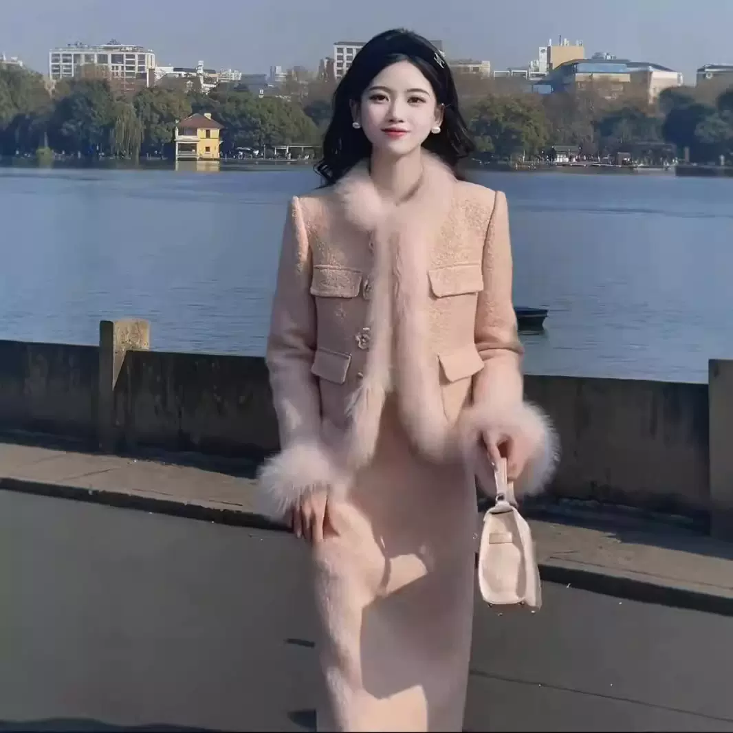 2025新年穿搭女小香风羽绒服套装高级感羊毛呢子外套半身裙两件套