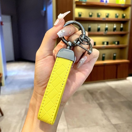 Diamond-shaped trendy minimalist style car keychain simple ring buckle key ring bag pendant wholesale