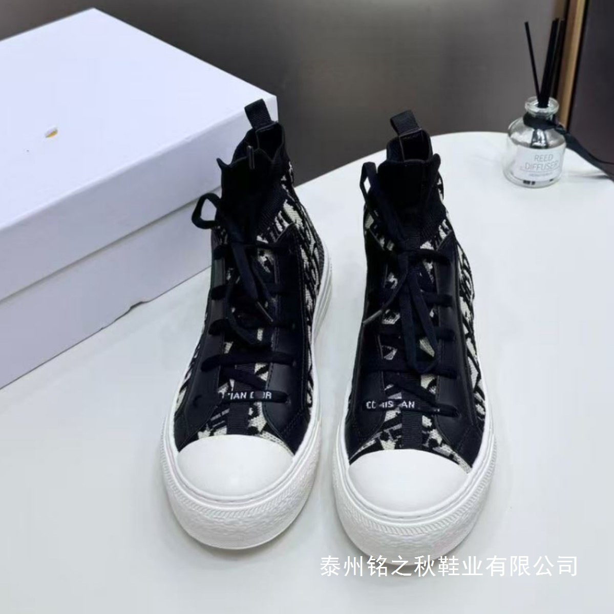 2025 European Station Letter Women's Old Flower D High-Top Canvas Shoes Thick-Soled Embroidered Sports Casual High-Top White Shoes