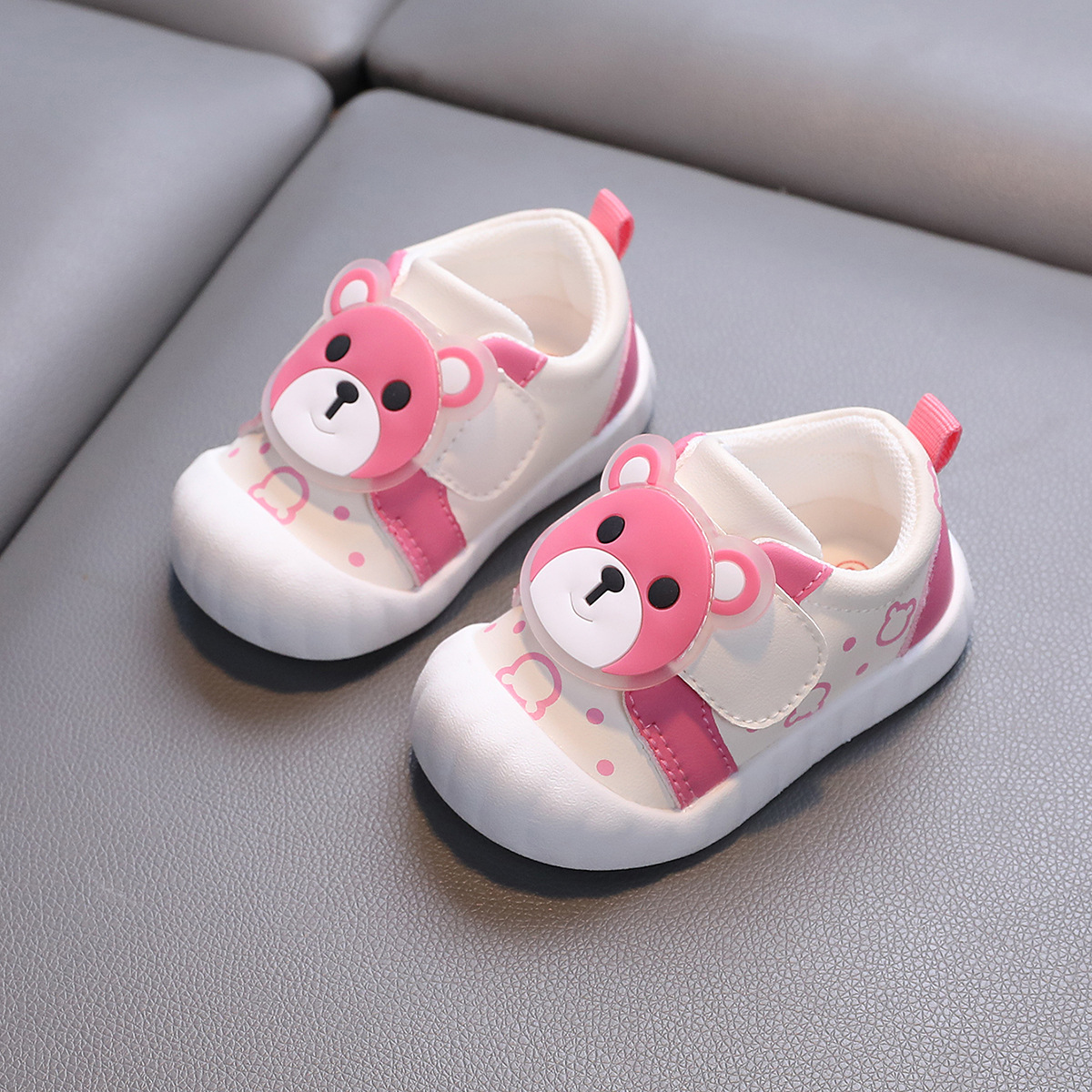 Zapatos para bebés nuevos zapatos para niños pequeños de suela blanda primavera y otoño zapatos para niños para bebés zapatos casuales de dibujos animados para niñas 1-2 años