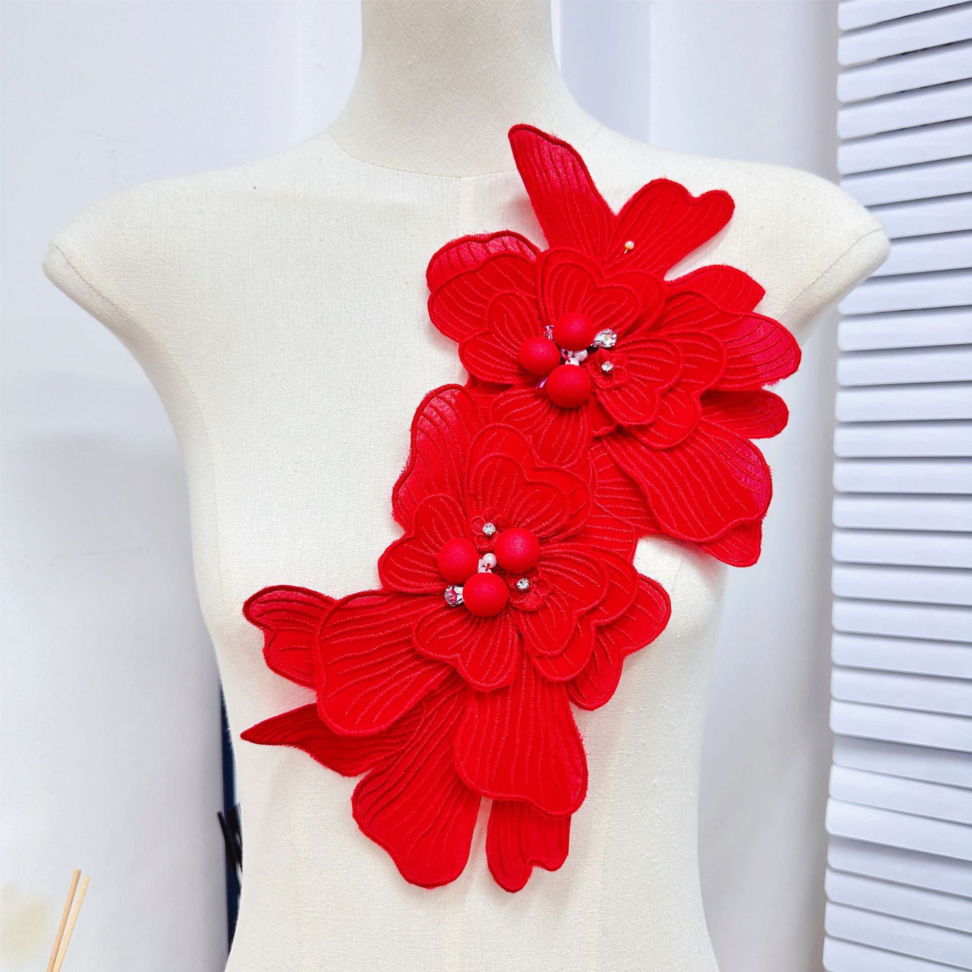 Parches de tela floral, broches y apliques de ropa con bordado de cuentas, accesorios DIY para vestidos de novia y faldas, superventas transfronterizos. image 3