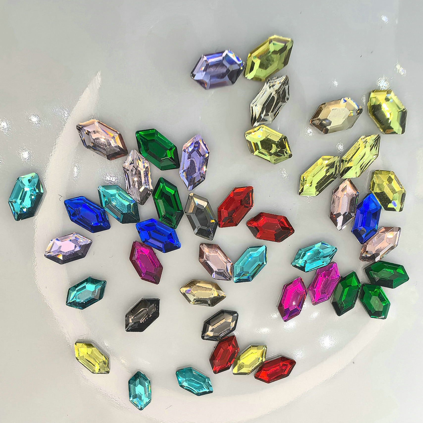 双尖美甲钻石彩钻美甲钻平底异形幻彩七彩指甲钻批发0002.j