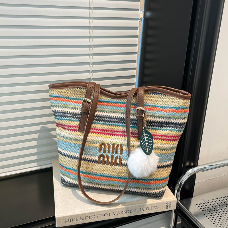 2026 nuevo arco iris trenzado bolso de hombro de gran capacidad de mujer bolso de paja de viaje universal mano de moda rayas