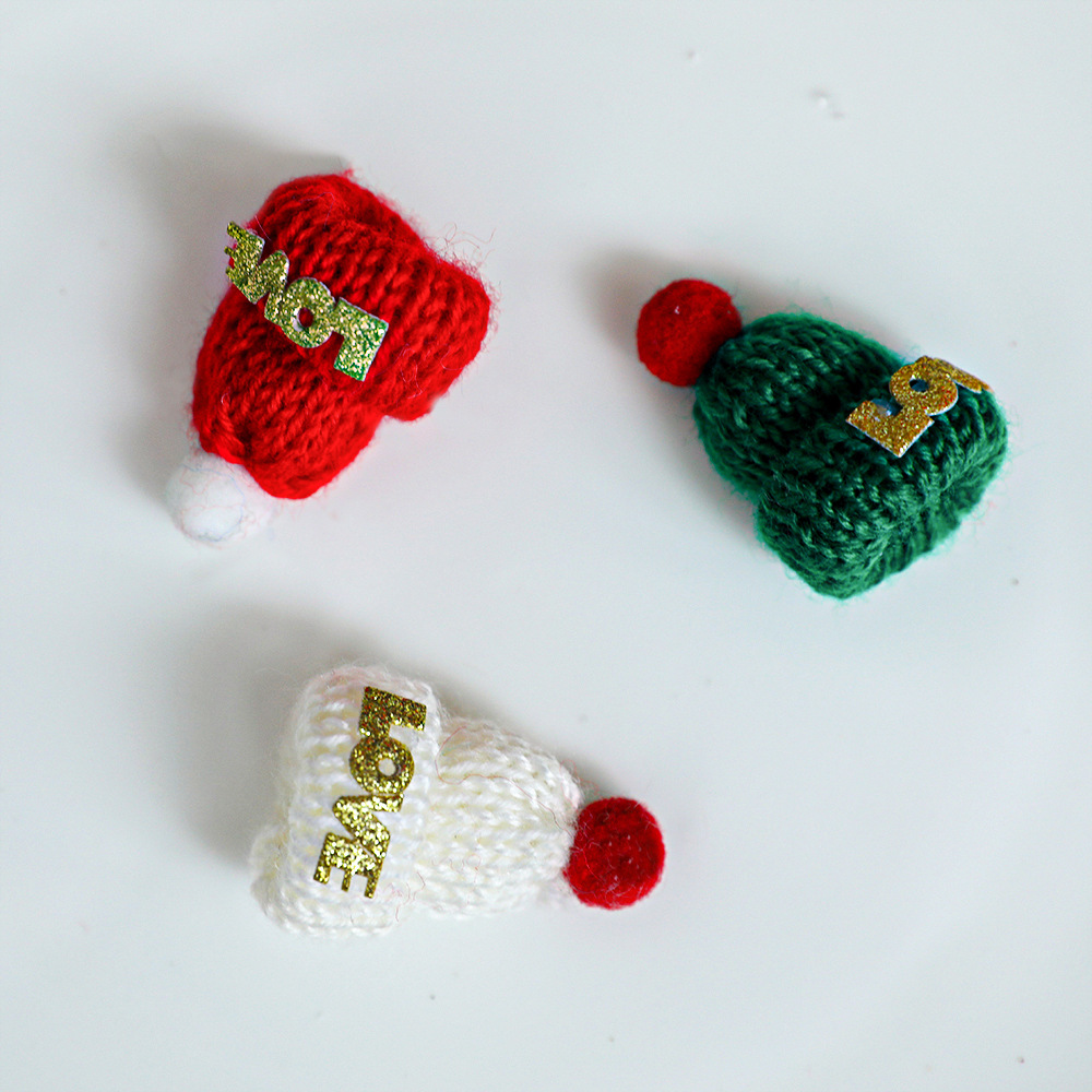 Decoraciones navideñas de lana pequeña tapa de botella de vino decoración mini pequeño sombrero accesorios de fieltro navideño transfronterizos