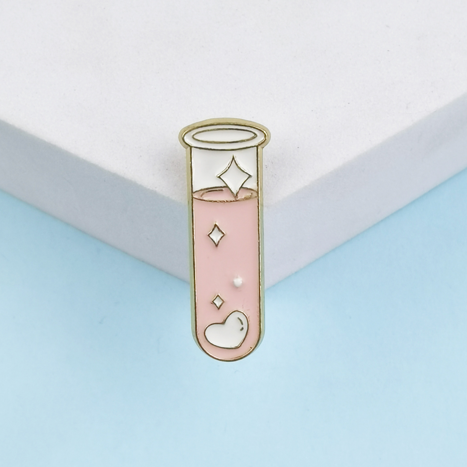 Serie de química creativa Broche Florero de dibujos animados Mochila Decoración Hebilla Personalidad Accesorios de insignia de aleación de todo fósforo