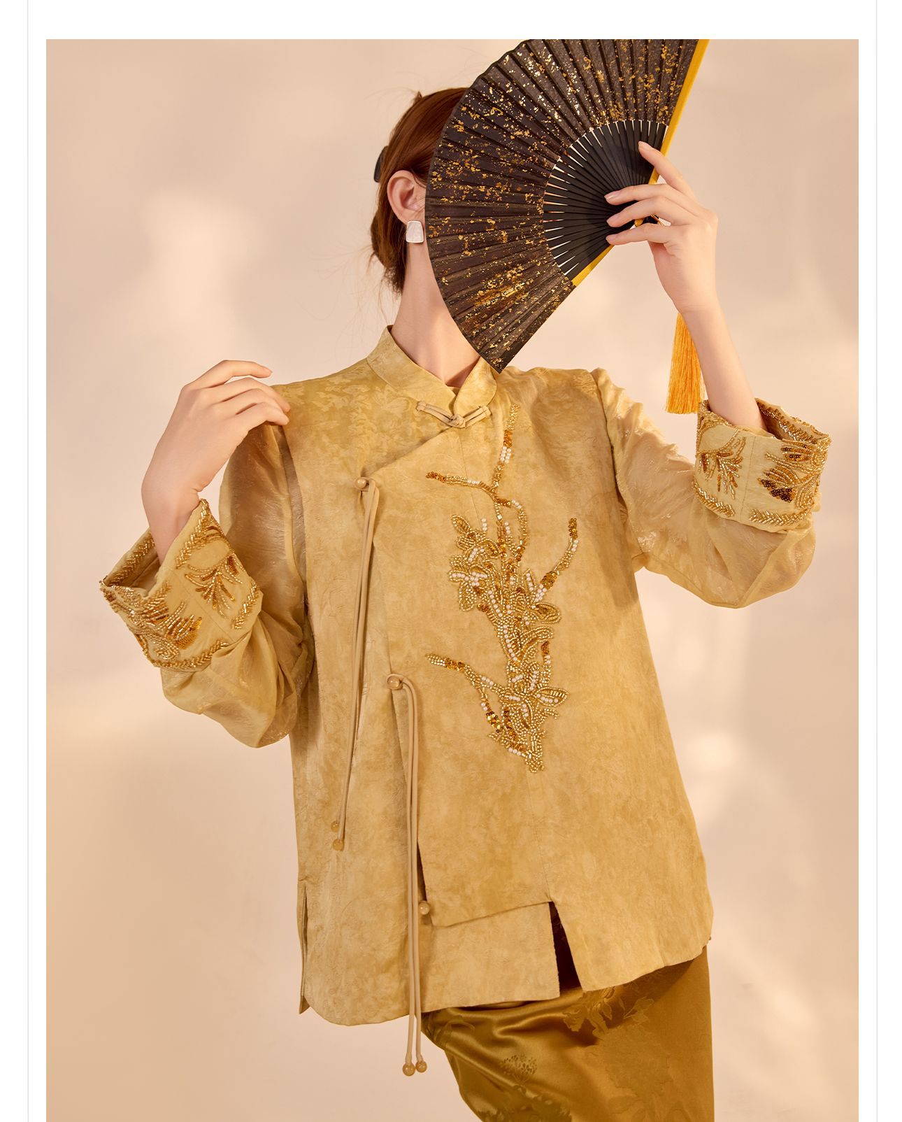 Áo sơ mi nữ dài tay phong cách Trung Hoa mới, đính cườm thêu tay, chất liệu rayon mỏng nhẹ N2071 — Màu hồng, Màu trắng be, Màu vàng nhạt chi tiết 37