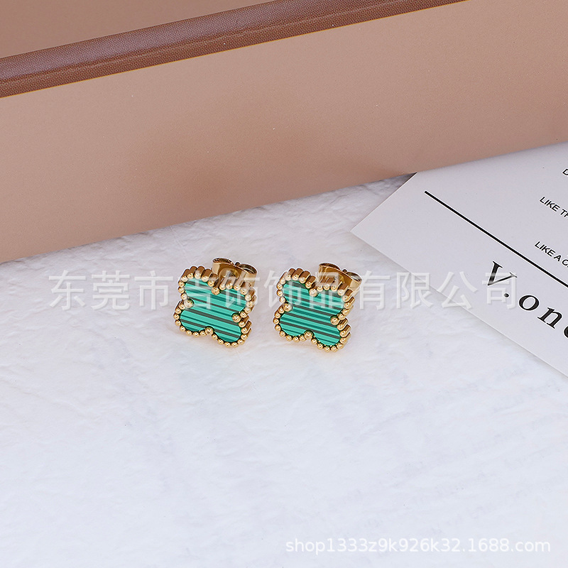 그린 스터드 귀걸이