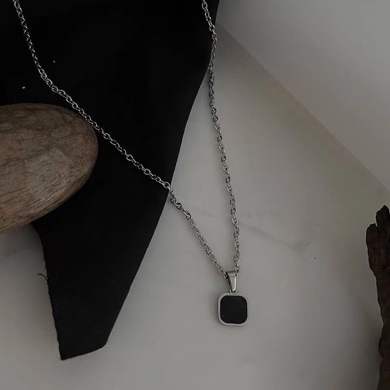 Necklace High Sense Men's and Women's Black Square Pendant Women's All-match Niche Simple Design Women's Internet Celebrant Hot Necklace