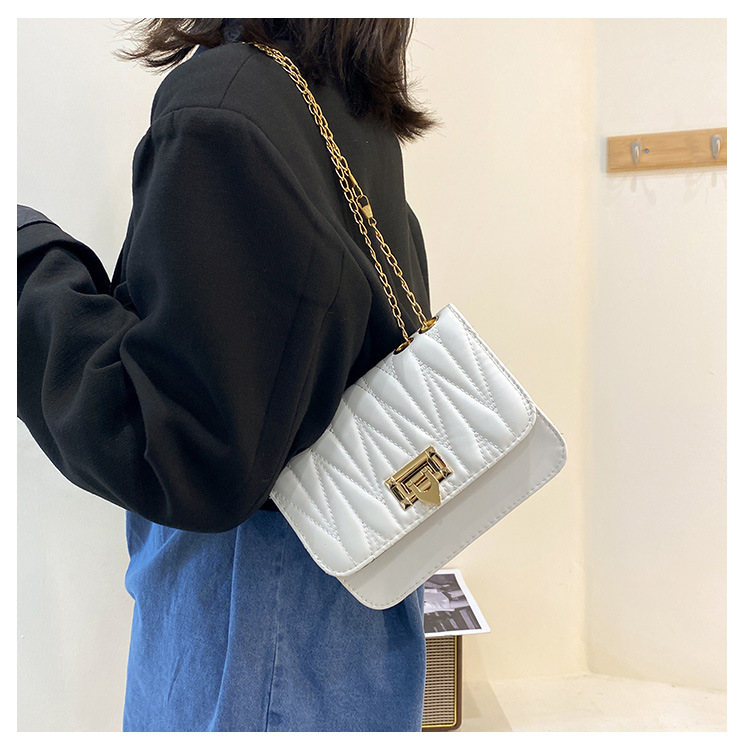 2021 Neue Crossbody-umhängetasche Mit Nähten In Fortschrittlicher Schlosskettentasche display picture 10