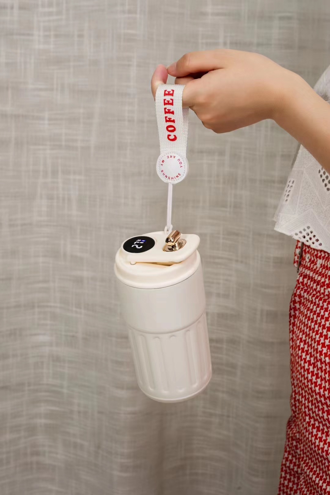 Taza de vacío de visualización de temperatura de acero inoxidable 316 taza de agua simple portátil 2023 e-commerce nueva taza de café con cuerda