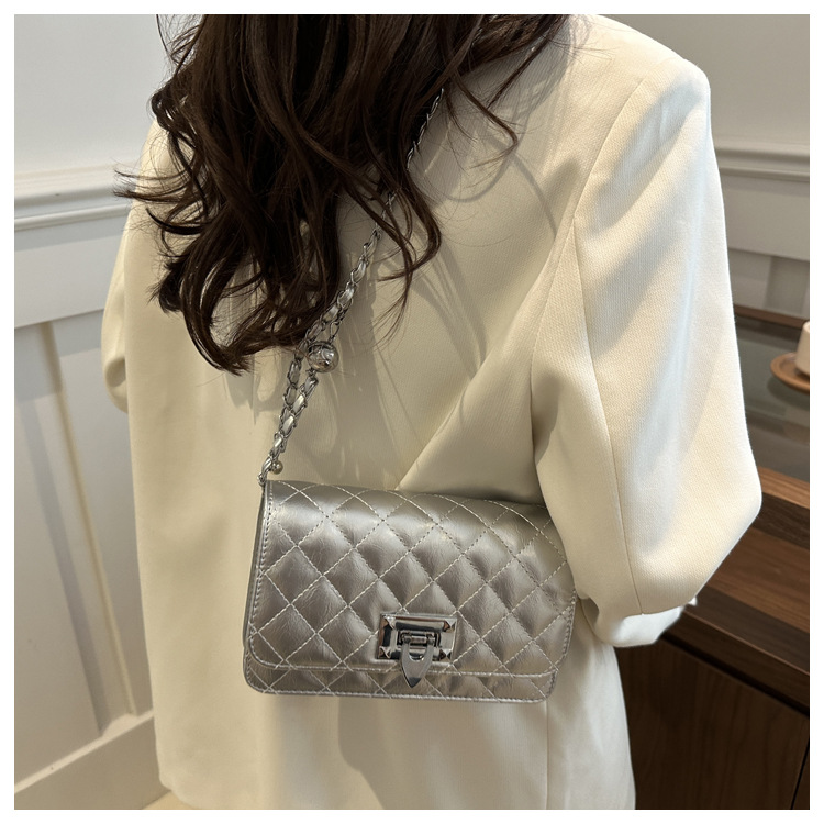 The diamond-patterned embroidered thread fashionable and elegant lock buckle elegant small bag for women's 2024 autumn new style versatile ins crossbody bag for women undefined