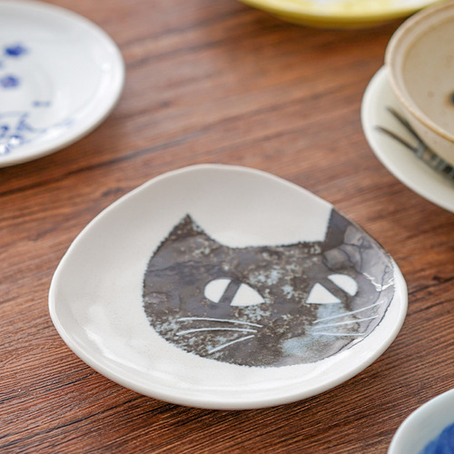 日本进口 猫猫餐盘碟子甜品点心碟调料浅碗手绘陶瓷可爱猫咪小盘