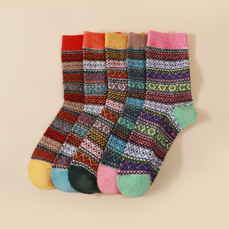 5 pares de mujeres de estilo étnico, otoño e invierno, diseño grueso, calcetines de madre, calcetines de estilo occidental, calcetines de punto grueso de invierno