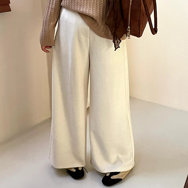Plus-size high-waisted straight-leg wide-leg pants for women, 2026 winter collection, designed to cover the hips, with a flowing drape, loose fit, slimming effect, and casual style. NK1623