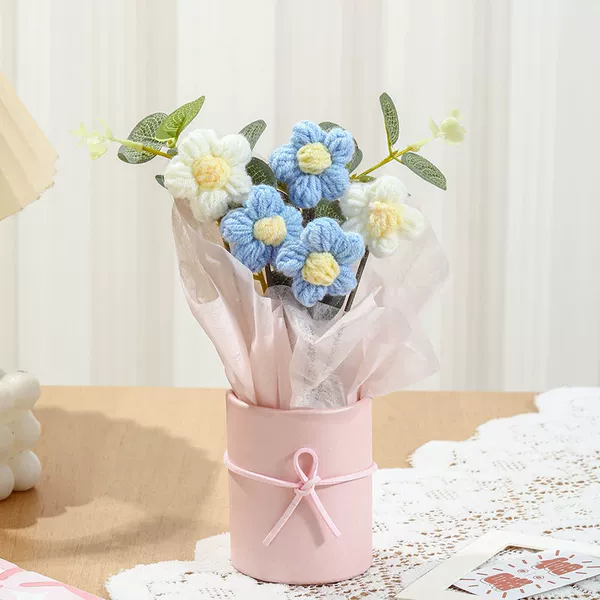 Flower-shaped, blue, wide color palette
