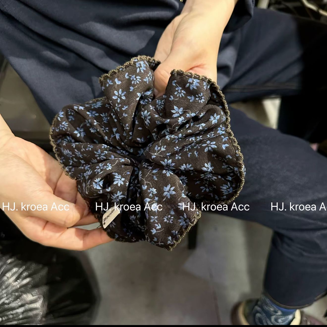 韩国发饰2025秋冬新款布艺咖啡色蓝黑色小碎花印花发圈大肠圈