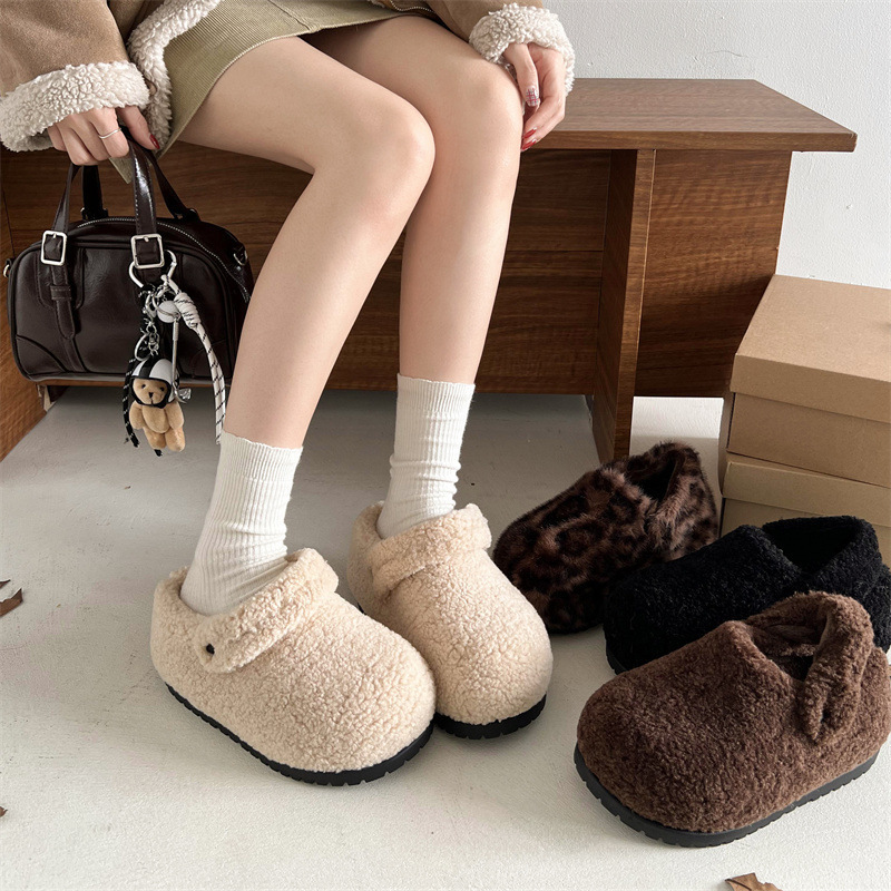 Fashionable Warm White Retro Flat Furry Slippers for Women 2024 New Winter Outer Wear Baotou Heightening Slippers