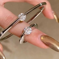 Taosibai Xiaohongshu 新しい宇宙スターボールトラックスマートブレスレット女性のハイエンドニッチデザインブレスレット