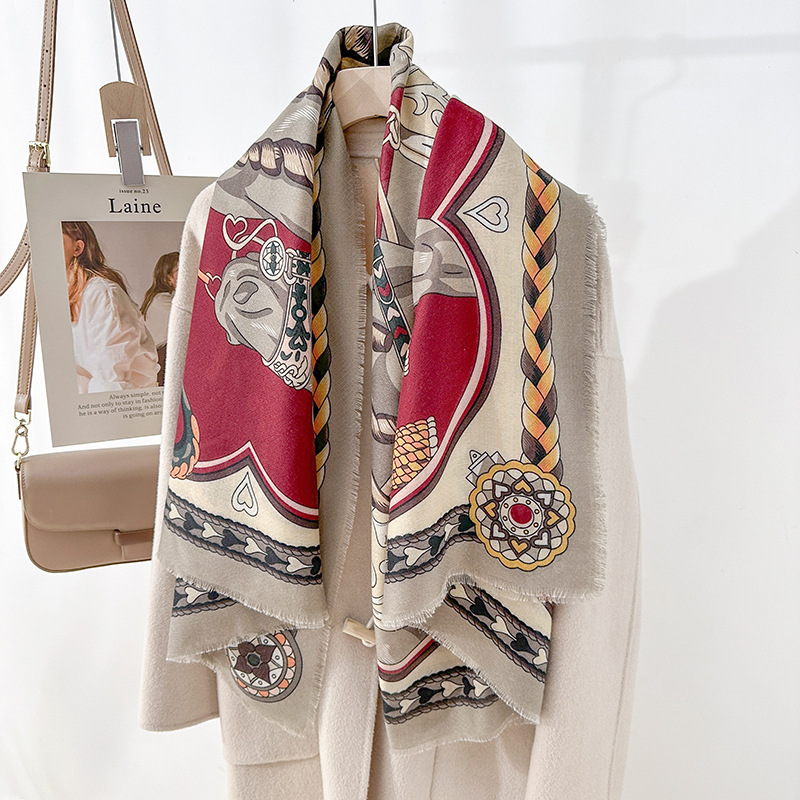 Lujo ligero y alto valor de la cara, estilo de arte, temperamento elegante femenino, 130 toallas cuadradas de barba, bufandas fotográficas de viaje de moda