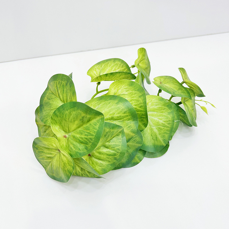 Planta verde artificial pequeña bonsai hoja de tortuga flor artificial hoja de rábano verde artificial mesa de comedor hoja de uva decoración de hotel Hoja de batata