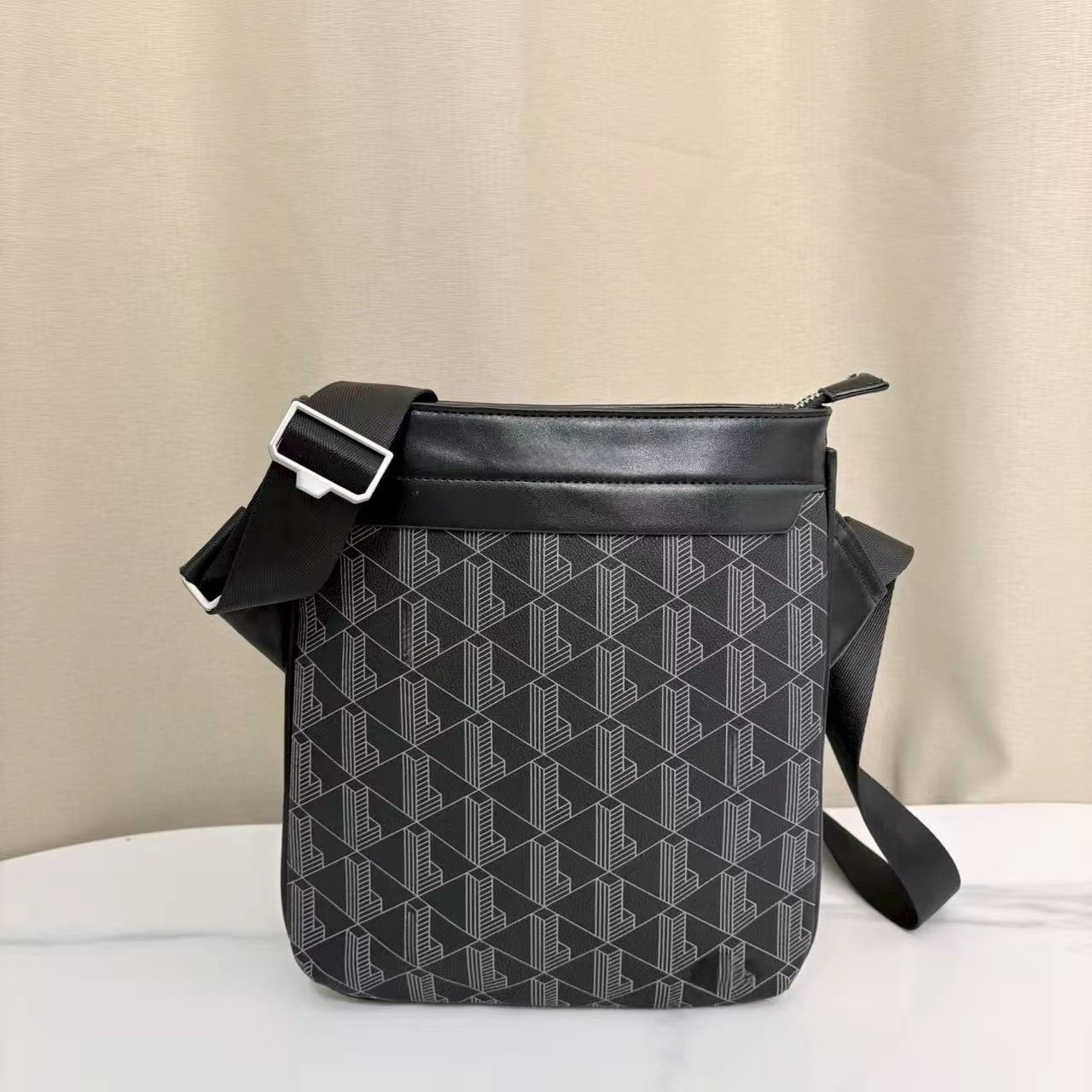 黑色竖款信使包