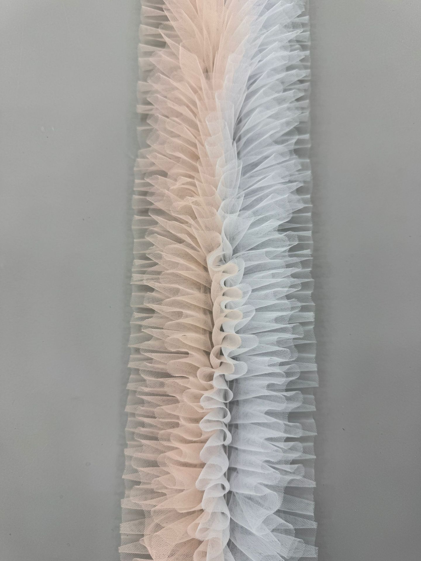 Cuatro filas de azul y rosa.