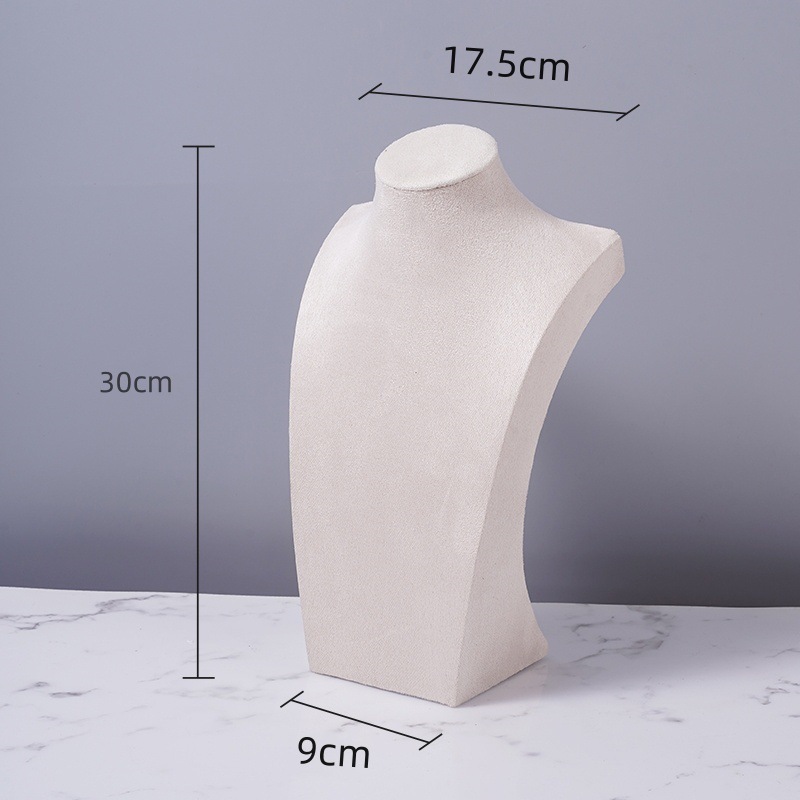 フランネルのネックレスの展示棚の人はモデルのアクセサリー棚のネックレスの首の型のカウンターの陳列道具のネックレスの棚のようです。|undefined