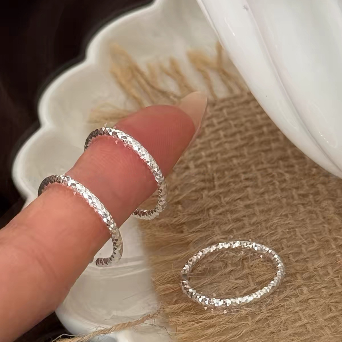 S925 sterling silver diamond-cut ring for women, super shiny and sparkling, simple and cool, versatile and stackable plain band ring