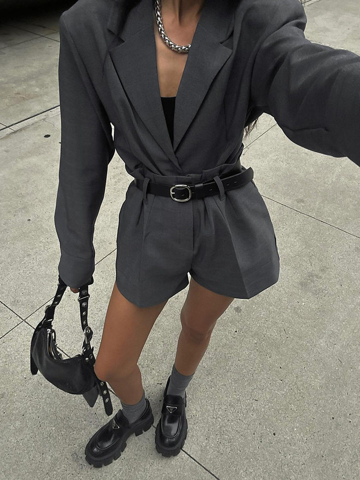 Bộ vest nữ áo khoác dài tay kèm quần short, form rộng thanh lịch công sở — màu xám