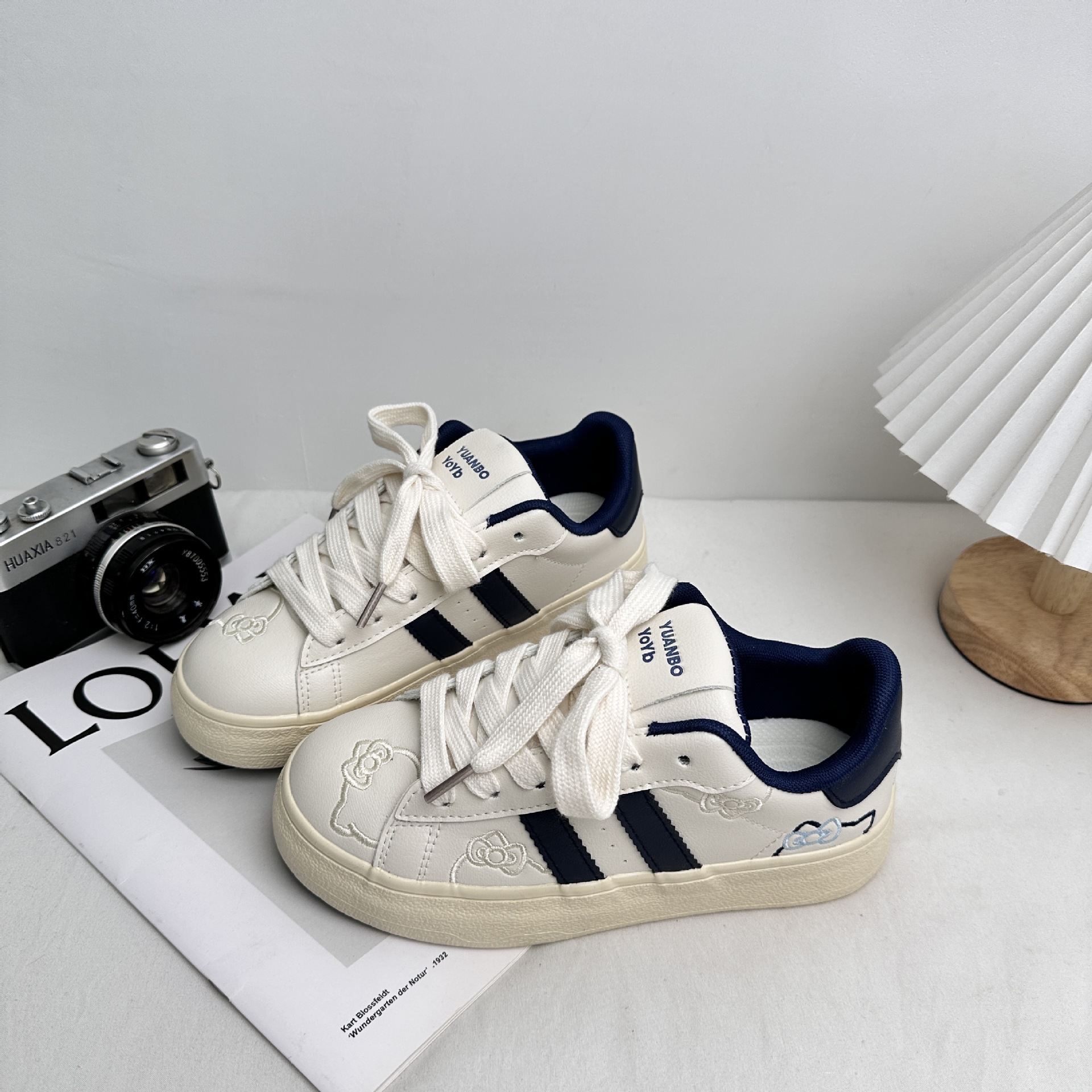 Yuanbo2025 primavera nueva variedad de zapatos de skate para estudiantes, zapatos de lienzo coreanos de Harajuku, zapatos de nicho, zapatos blancos