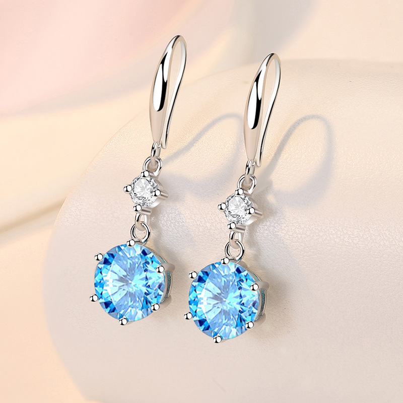 Design capacious earrings