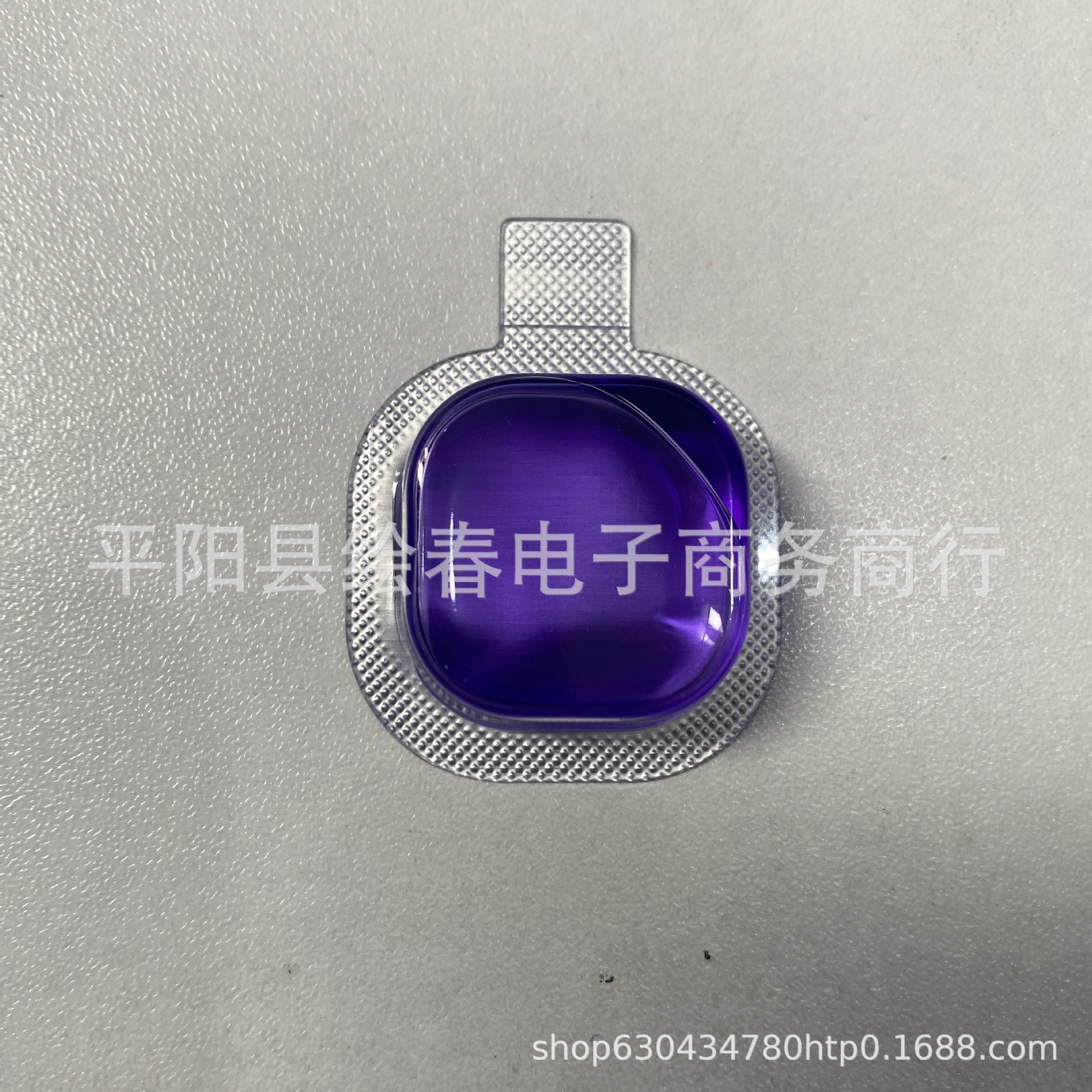 Nuevo perfume de automóvil transfronterizo de perfume de automóvil ventilador clásico fragancia ligera fragancia floral fragancia perdurable