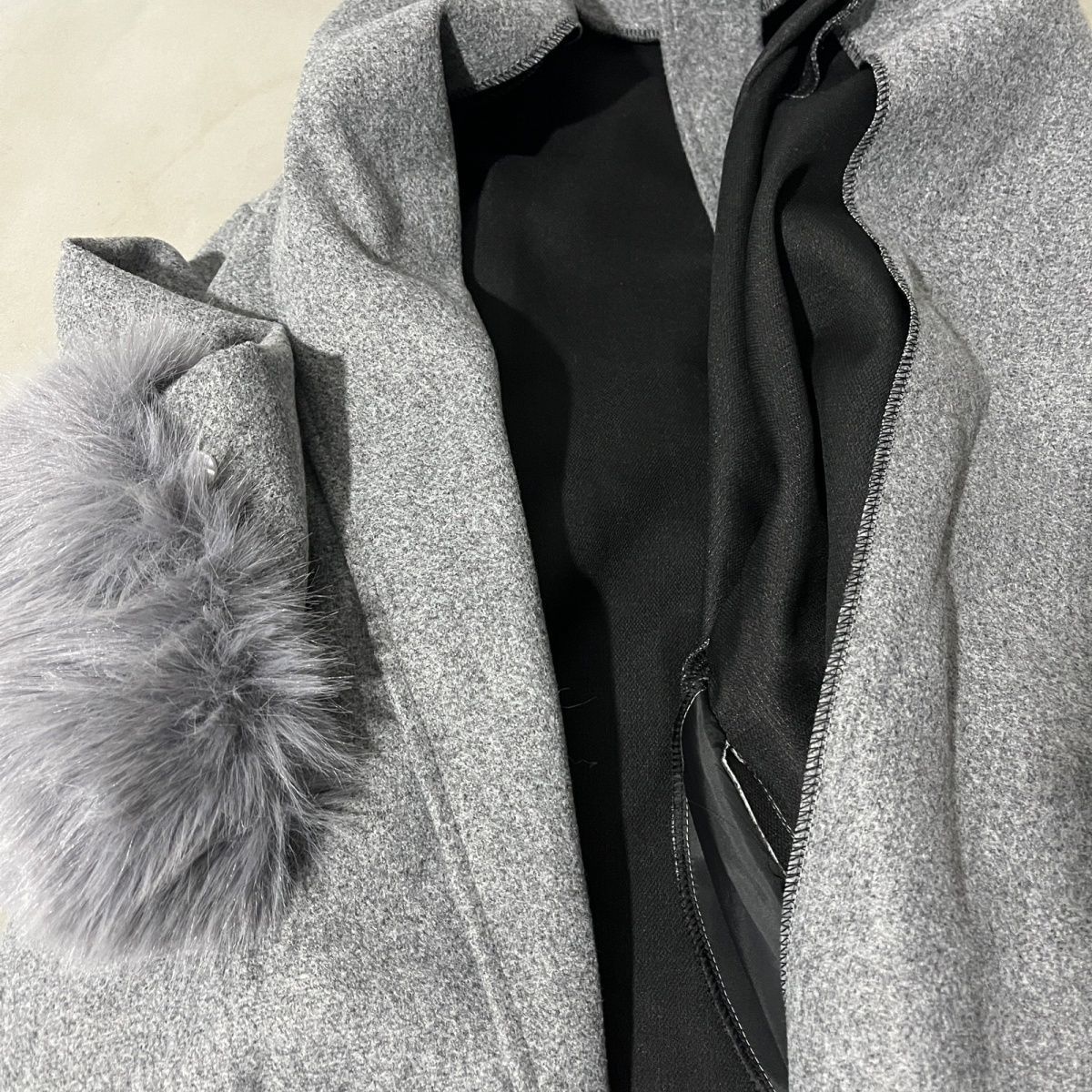 "Tie-Waist Bouclé Blazer With Faux Fur Sleeves - Oversized V-Neck Coat (Beige/Gray/Black, S-XL)"_voghion.com