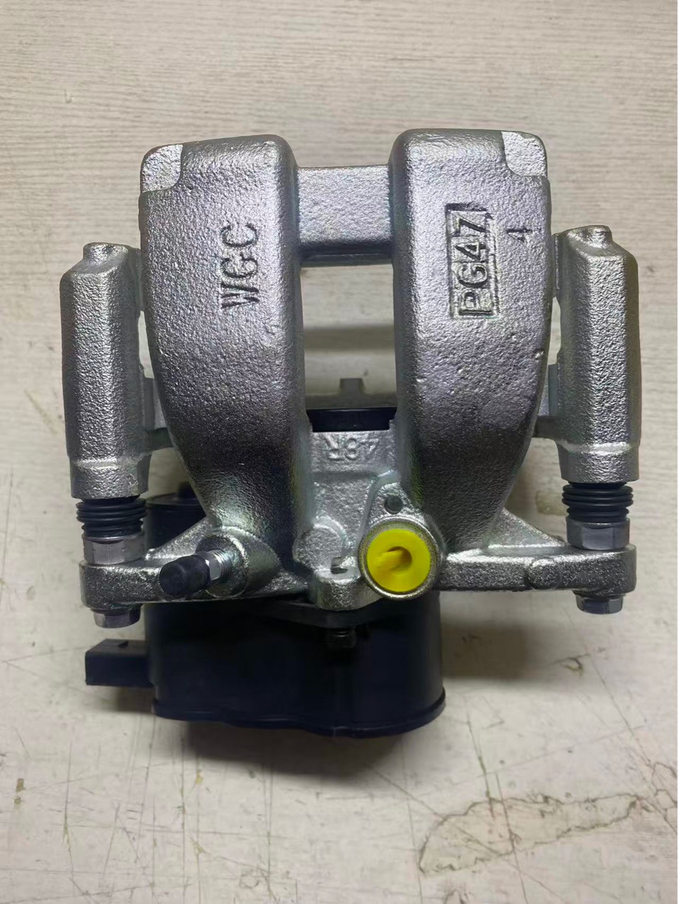 B025780/B025781 is suitable for the front brake caliper of Dongfeng Fengshen Yipai 008