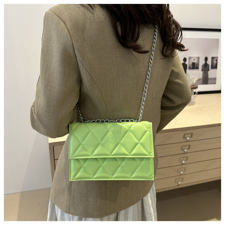The 2024 autumn new French niche design chain small square bag, a fashionable macaron color single-shoulder crossbody bag undefined